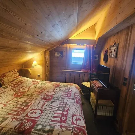 Bel En Bois Dans Un Apartamento *