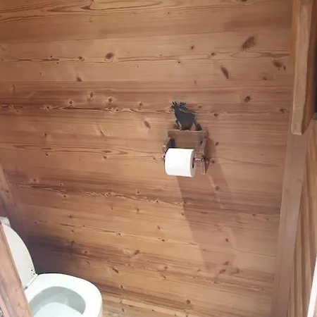 Bel En Bois Dans Un Apartamento *