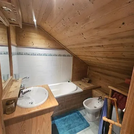 Bel En Bois Dans Un *